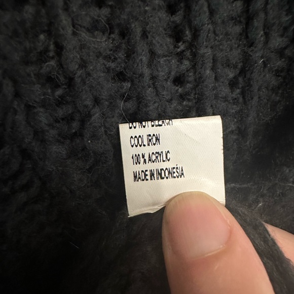 S&G Fringe Cape - Hooded Knit and Leather Poncho - Picture 13 of 13